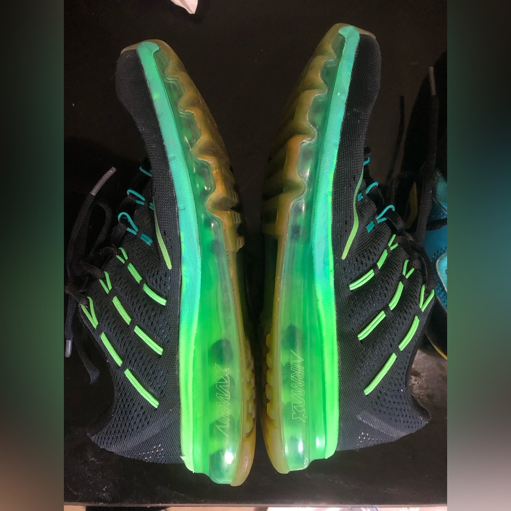 Woman’s Nike Air Max 2016 7.5 black, green and blue
